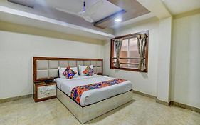 Fabhotel Central Palace
